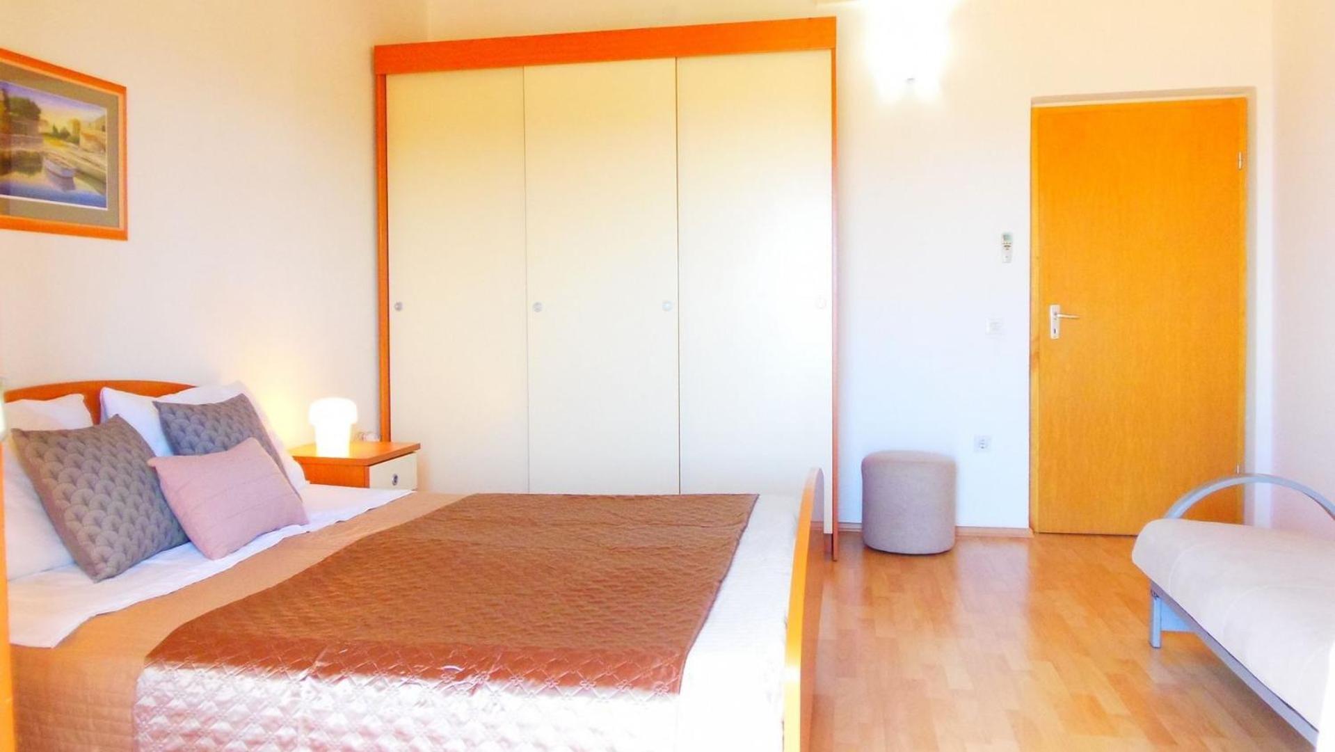 Bor Apartment